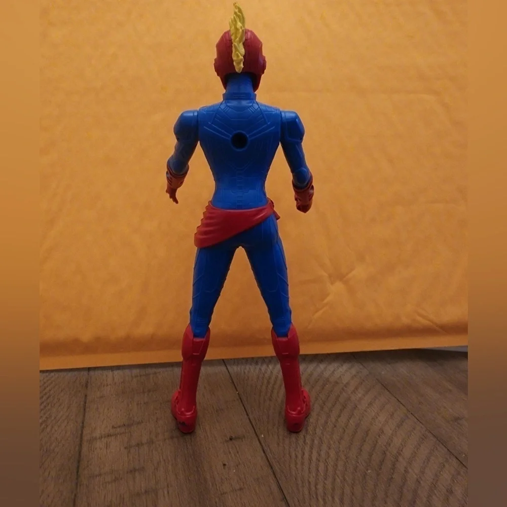 Hasbro Marvel Titan Hero Series Captain Marvel Action Figure 10 inch